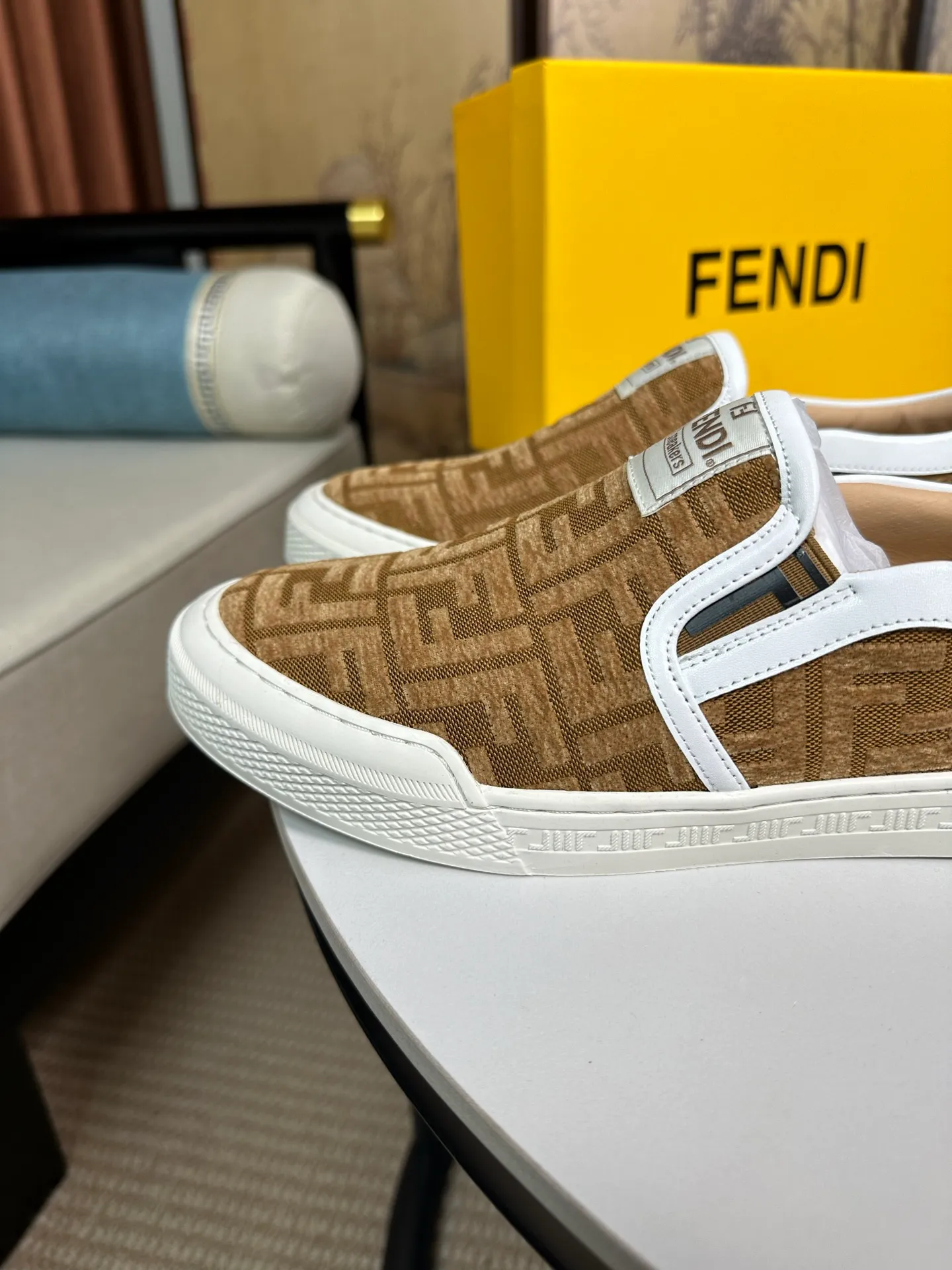 Factory price 380💰 (FENDI) New style 👊🏻 upper 🇮🇹 imported cowhide fabric 🇩🇪 imported sheepskin lining. The original outsole is molded to highlight the identity of every man, and the upper foot is stable and stable🚶🏻🚶🏻The high-end custom counters reproduce the original version📯No matter the wind or rain, the shoe last remains unchanged and can withstand the verification of time🔍️,🔵 Size: 38-44 (45 is custom-made and cannot be returned or exchanged